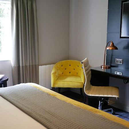 The Bulls Head Hotel Хейл Экстерьер фото